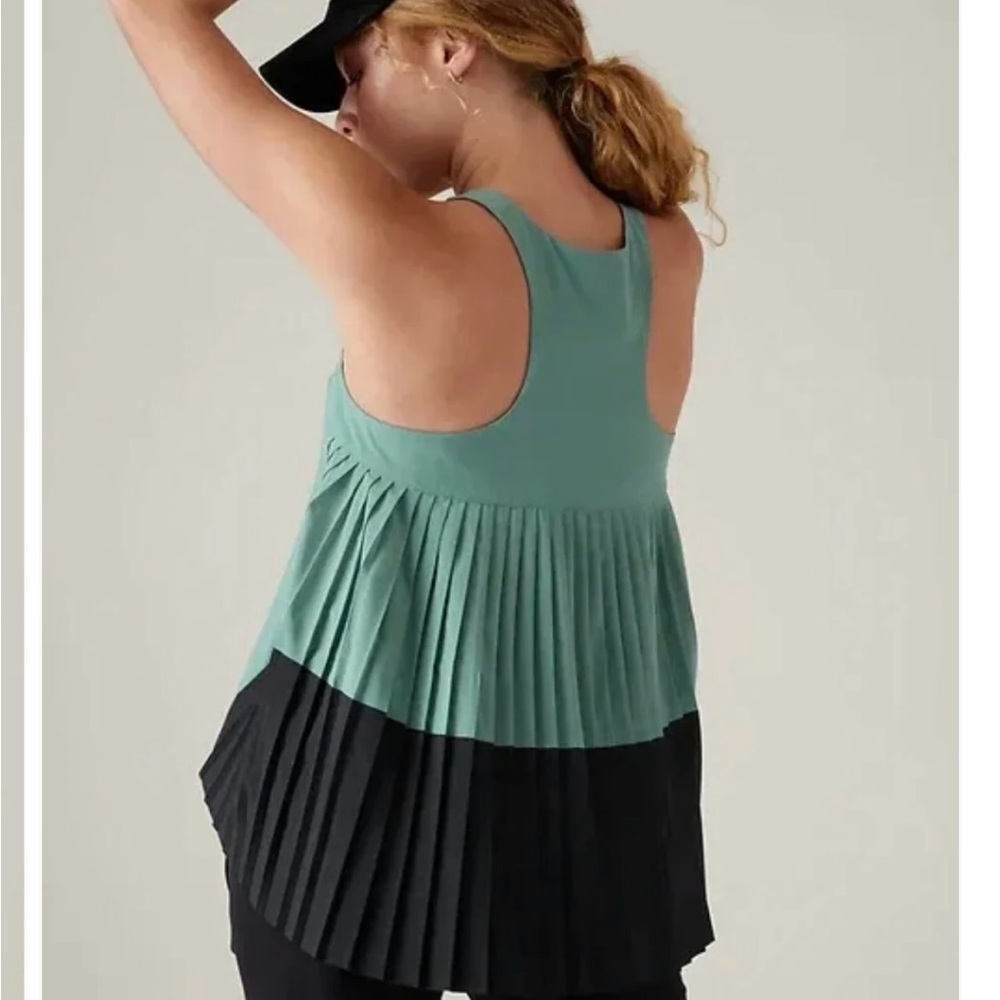Athleta Swing Forward top size S